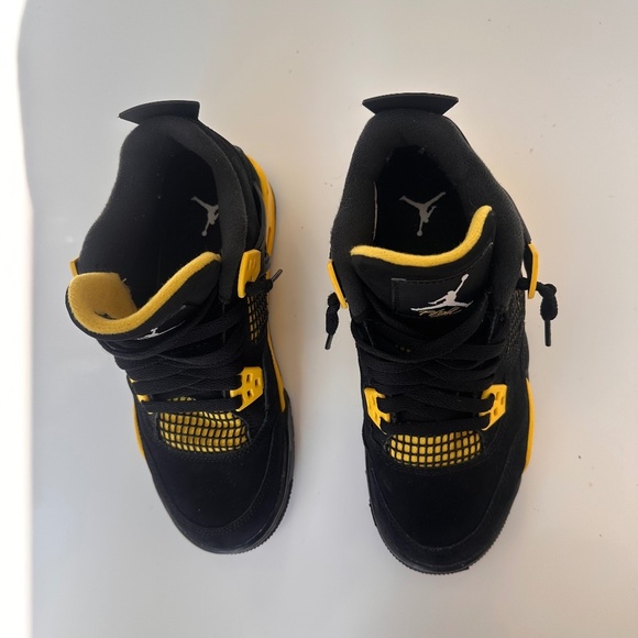 Jordan 4 Retro Thunder - Picture 3 of 9